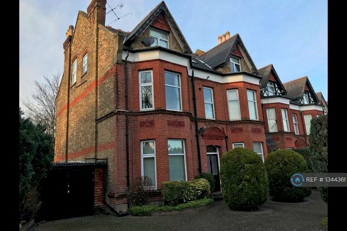 1 Bedroom Flat To Rent In Park Road, Surbiton, KT5