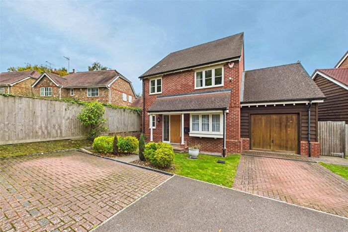 4 Bedroom Detached House For Sale In Monteagle Gardens, Yateley, Hampshire, GU46