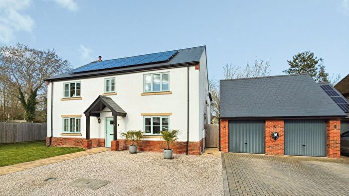 5 Bedroom Detached House For Sale In Walnut Close, Little Kineton, Warwick, CV35