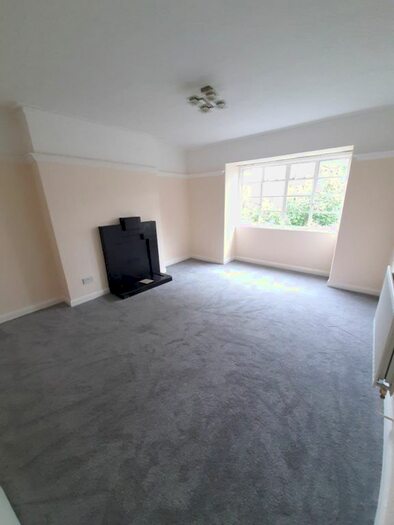 2 Bedroom Flat To Rent In Colney Hatch Lane, Muswell Hill, N10