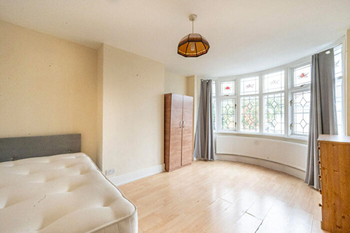 4 Bedroom Terraced House To Rent In Ravenhill Road, Plaistow, London, E13