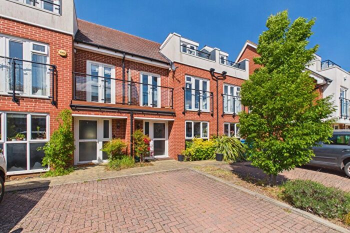 4 Bedroom Terraced House For Sale In Kensal Green Drive, Maidenhead, Berkshire, SL6