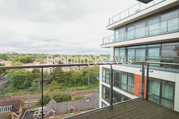 2 Bedroom Flat To Rent In Longfield Avenue, Ealing, W5