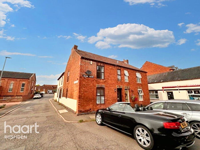 4 Bedroom Semi-Detached House For Sale In Dolben Square, Wellingborough, NN9