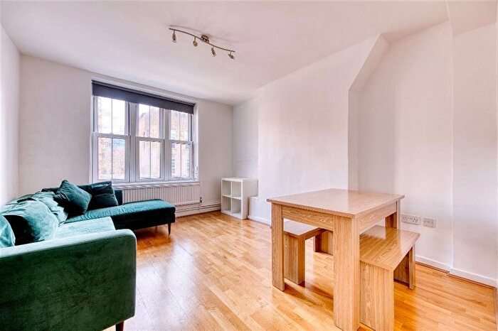 3 Bedroom Flat To Rent In Camden Park Road, Camden, NW1