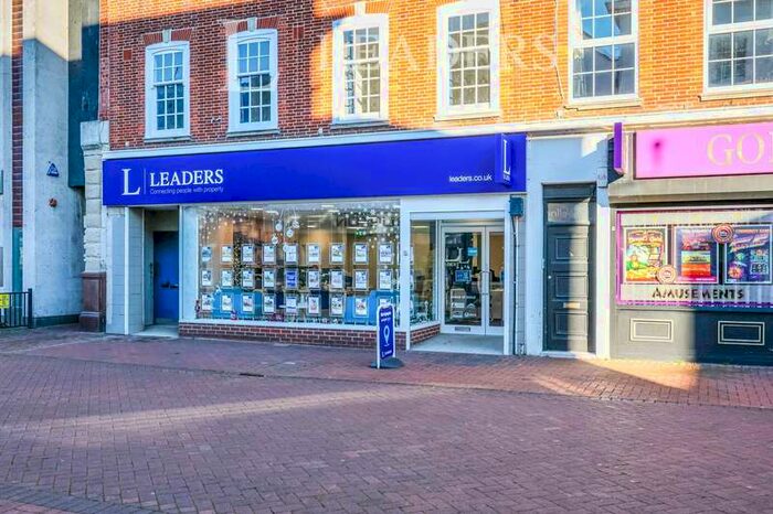 3 Bedroom Flat To Rent In High Street, PO12