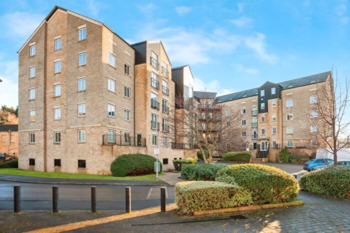 2 Bedroom Flat For Sale In Textile Street, Dewsbury, WF13