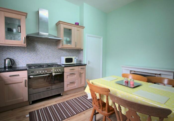 4 Bedroom Flat To Rent In Montpelier Grove, Kentish Town, NW5