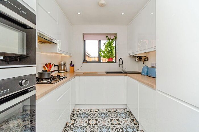 2 Bedroom Flat For Sale In Rothesay Gardens, Parkfields, Wolverhampton, WV4