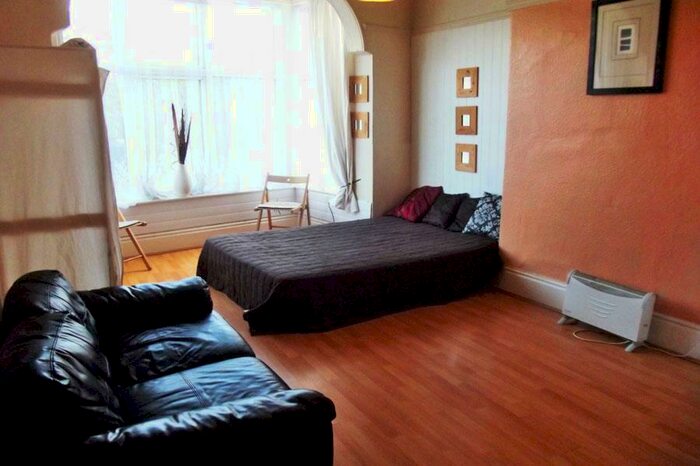 Studio To Rent In Hollyshaw Lane, Leeds, LS15