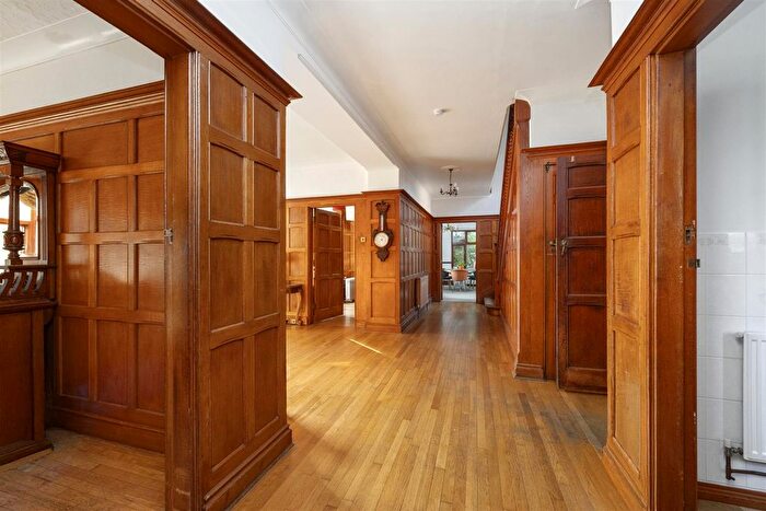 6 Bedroom Property To Rent In Links Road, Findon Valley, Worthing, BN14