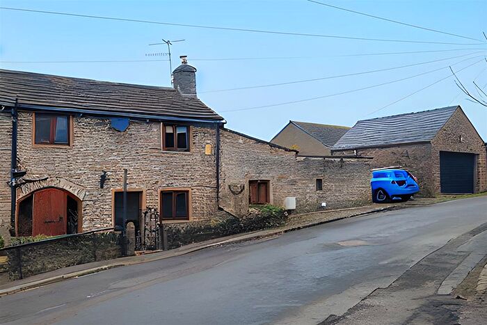 3 Bedroom Property For Sale In Skipton Old Road, Foulridge, Colne, BB8