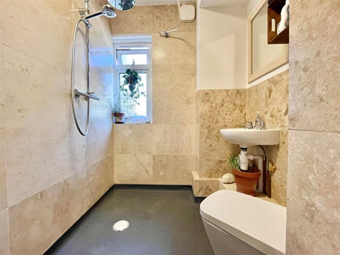 2 Bedroom Flat For Sale In Granville Road, Weymouth, DT4