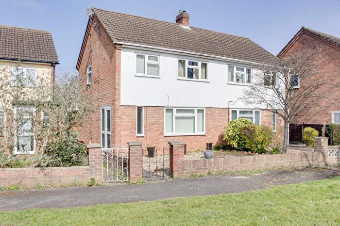 3 Bedroom Semi-Detached House To Rent In Springfield Close, St. Neots, PE19