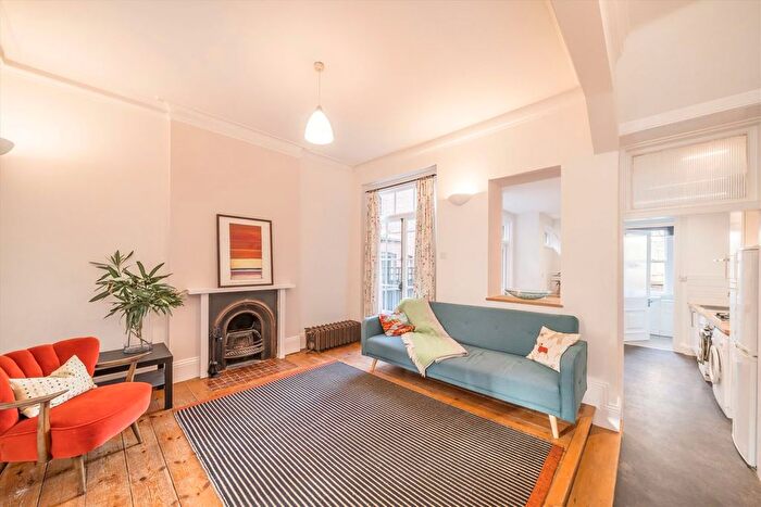 1 Bedroom Flat For Sale In Barcombe Avenue, Sreatham Hill, SW2