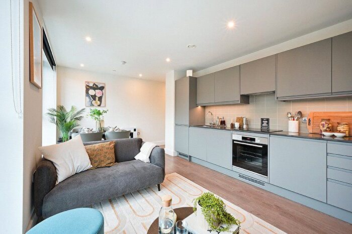 2 Bedroom Flat To Rent In Uncle Leeds, Whitehall, LS12