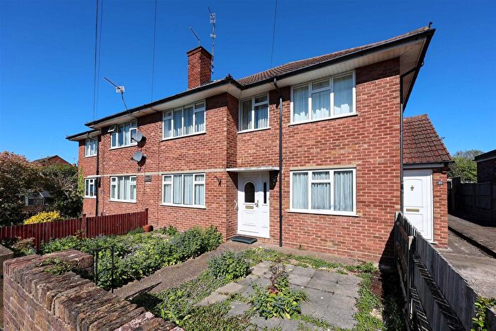 2 Bedroom Maisonette For Sale In Press Road, North Uxbridge, UB8