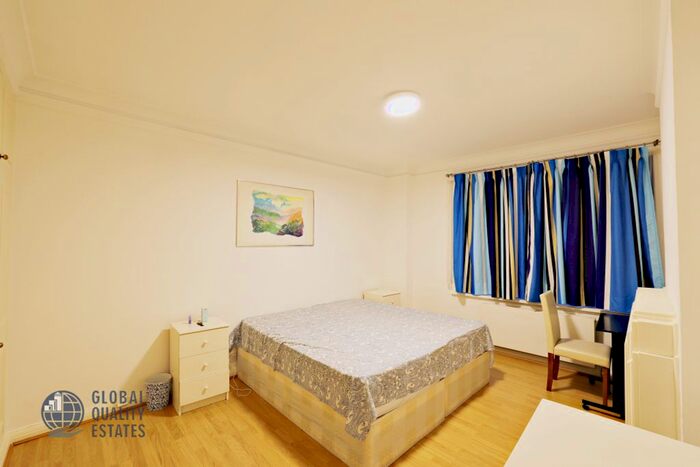 3 Bedroom Flat To Rent In Gloucerter Place, London, NW1