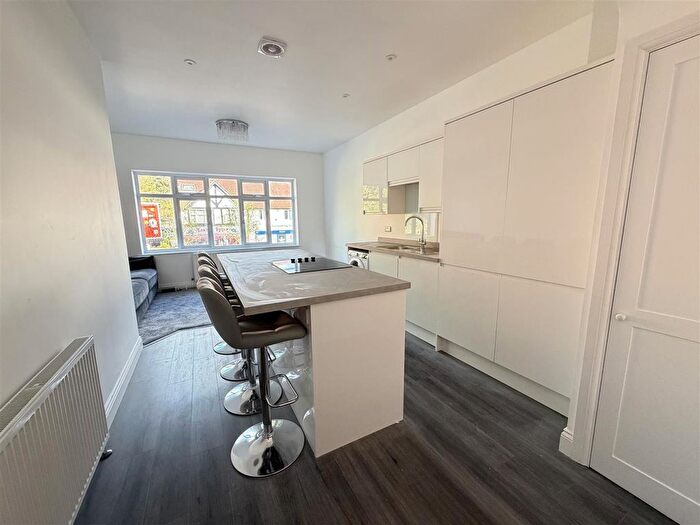 3 Bedroom Flat To Rent In Banstead Road, Carshalton, SM5