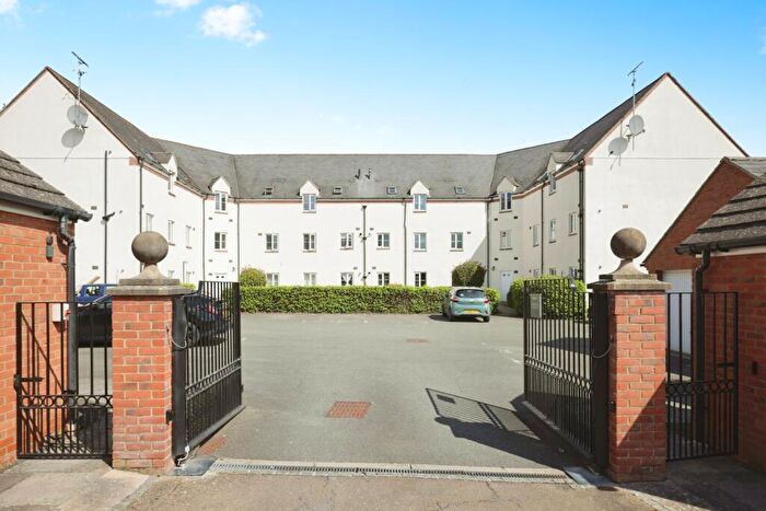 2 Bedroom Flat For Sale In Sir Henry Jake Close, Banbury, Oxfordshire, OX16