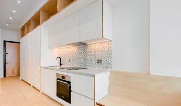 1 Bedroom Flat To Rent In Great West Road, Brentford, TW8