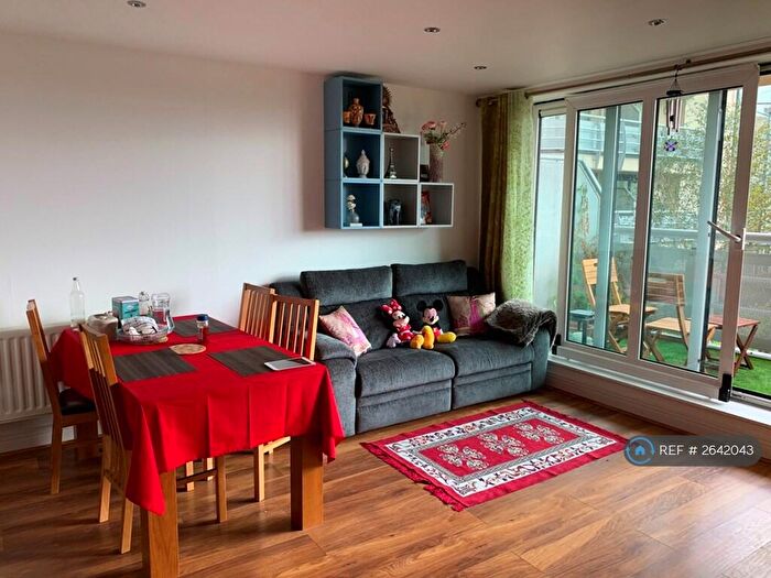 2 Bedroom Flat To Rent In Wards Wharf Approach, London, E16
