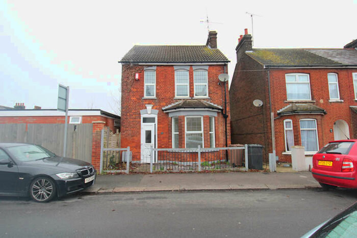 4 Bedroom Detached House To Rent In Luton, LU3