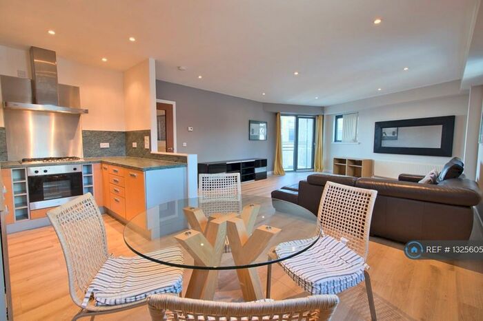 2 Bedroom Flat To Rent In Castlebank Drive, Glasgow, G11