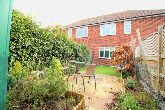 2 Bedroom Maisonette To Rent In Swinburne Avenue, Broadstairs, CT10