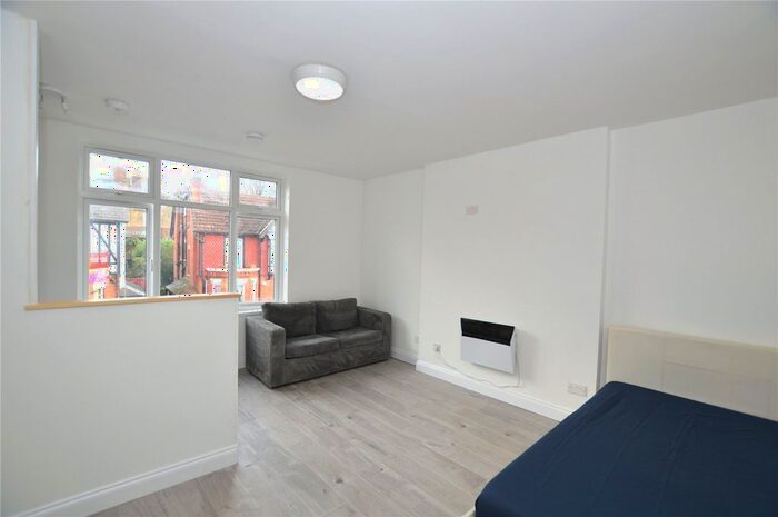 Studio To Rent In Gatestone Road, London, SE19