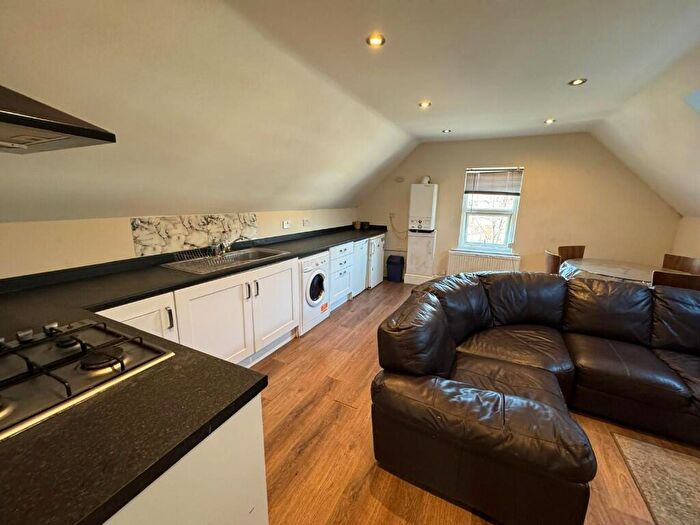 1 Bedroom Flat To Rent In Roundhay Road, Leeds, LS8