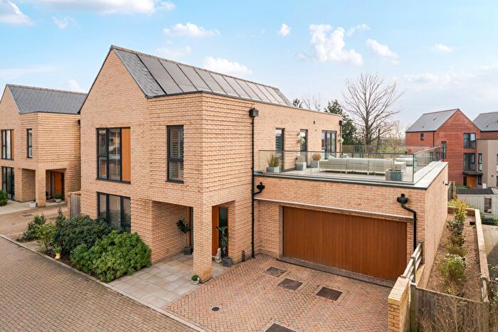 4 Bedroom Detached House For Sale In Hallowes Close, Redhill, RH1