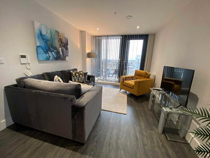 2 Bedroom Apartment To Rent In The Hallmark, Manchester, M4