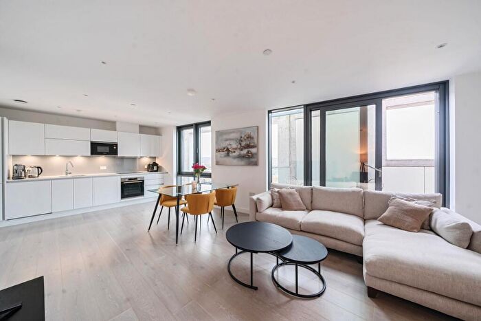 3 Bedroom Apartment To Rent In City North Place London, N4