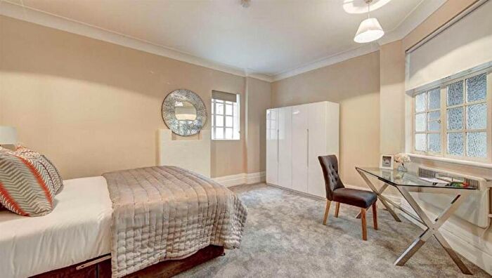 2 Bedroom Apartment To Rent In Park Road, St Johns Wood, NW8