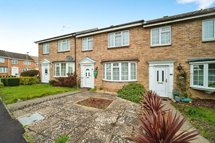 3 Bedroom Terraced House For Sale In Potley Hill Road, Yateley, Hampshire, GU46