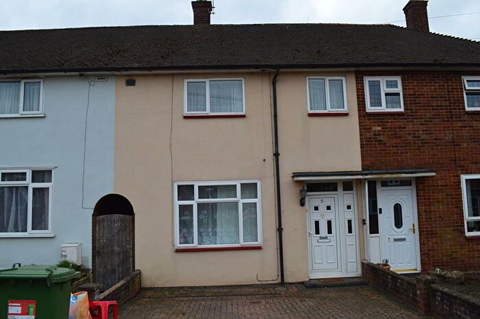 2 Bedroom Property To Rent In Lewes Road, Romford, RM3