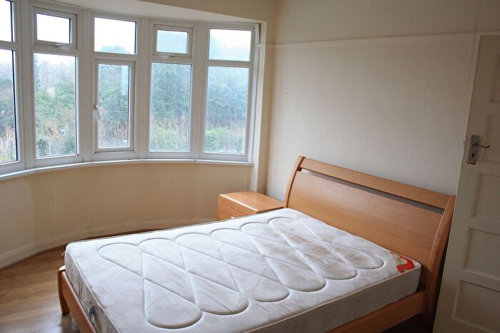 1 Bedroom Flat To Rent In Tooting High Street, London, SW17