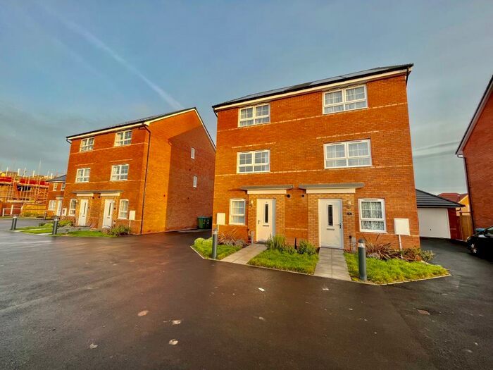 4 Bedroom House To Rent In Lapwing Place, Coventry, CV4