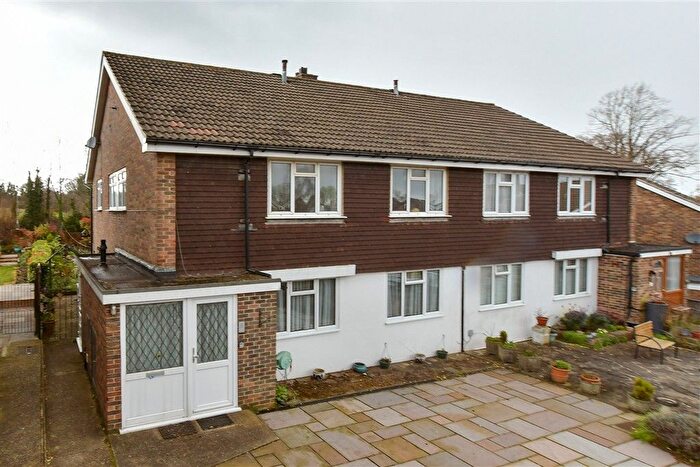 2 Bedroom Maisonette For Sale In Castleton Close, Banstead, Surrey, SM7