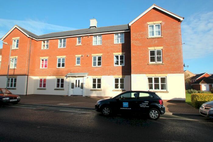 3 Bedroom Flat To Rent In Gavin Way, Highwoods, Colchester CO4