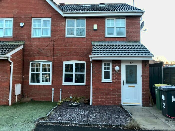 3 Bedroom Semi-Detached House To Rent In Park Close, Ribbleton, PR2