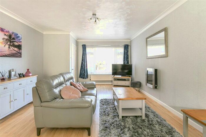 3 Bedroom End Of Terrace House For Sale In Carisbrooke Crescent, Poole, BH15