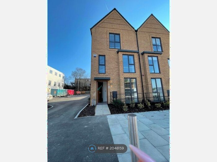 4 Bedroom Semi-Detached House To Rent In Crete Hall, Gravesend, DA11