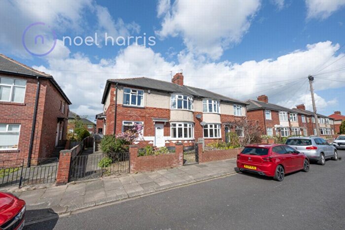 2 Bedroom Flat For Sale In Birchwood Avenue, High Heaton, NE7