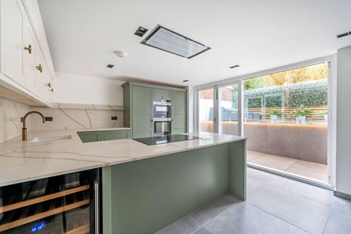 4 Bedroom Flat To Rent In Teignmouth Road, , Mapesbury Estate, London, NW2