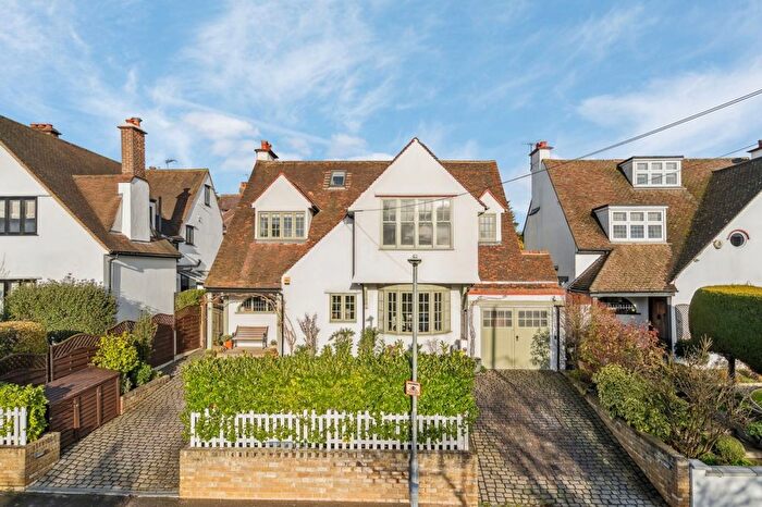 5 Bedroom Detached House For Sale In Silverdale Road, Bushey, WD23