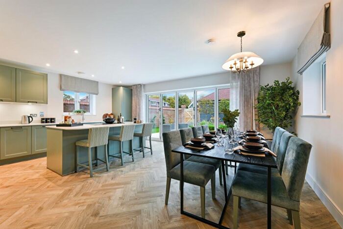 4 Bedroom Detached House For Sale In The Acorn, Banstead, SM7