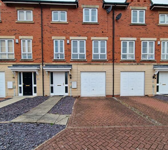 4 Bedroom Town House To Rent In Madeira Court, Hull, Yorkshire, HU5