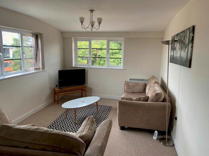 2 Bedroom Flat To Rent In Wallis Square, Farnborough GU14